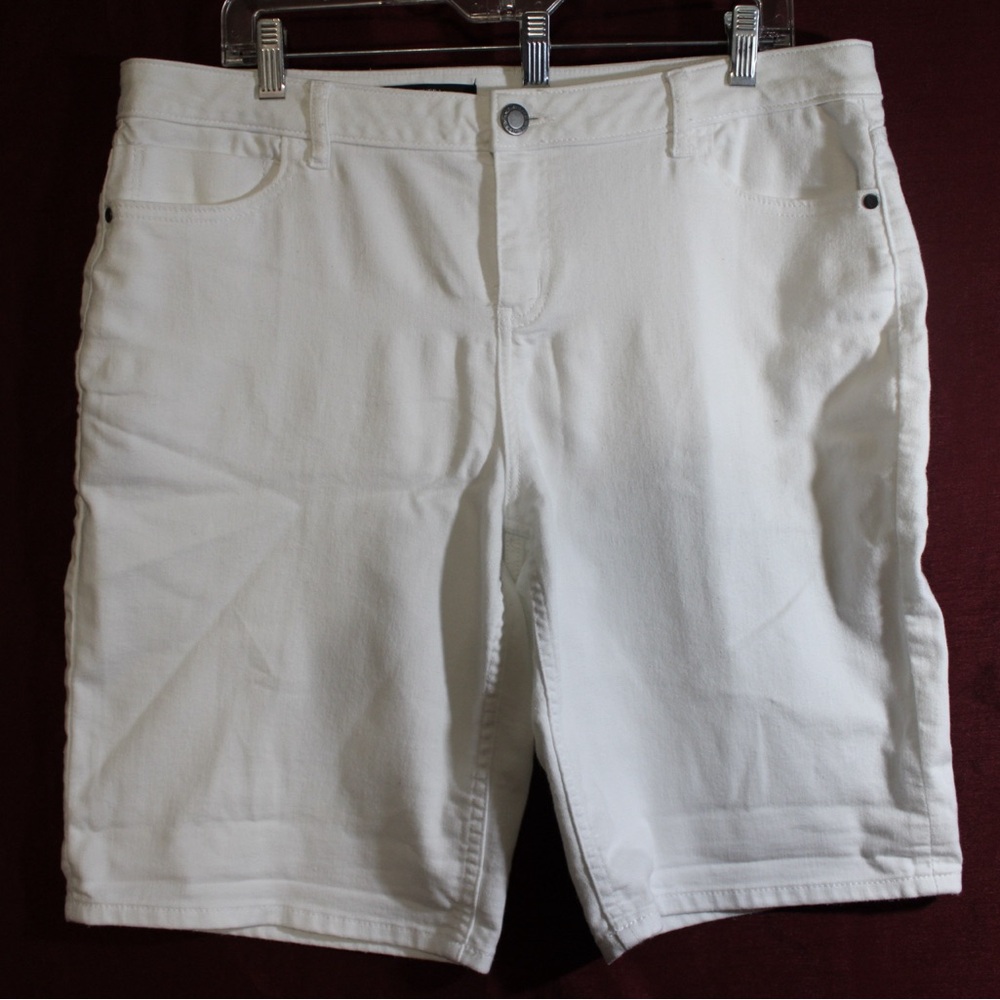 Vera Wang size 14 Women’s White Denim Shorts Midrise
